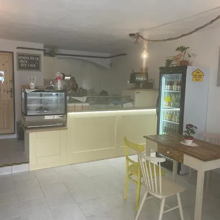 Apartmany Zluty Domecek Trebon Exterior photo