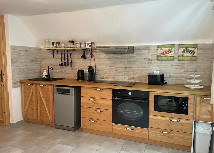 Apartmany Zluty Domecek