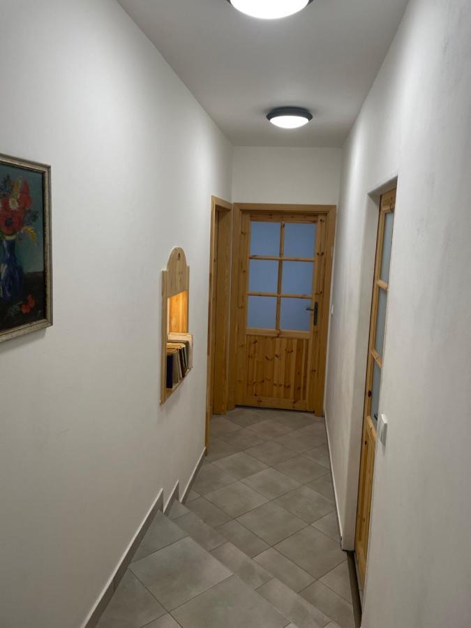 Zluty Domecek Apartment *